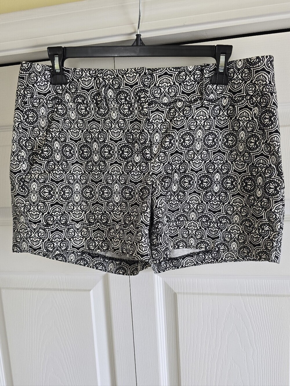 New York & Co Black & White Medallion Print Shorts